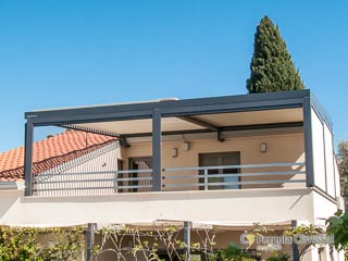 Brisole pergola na počitniški hiši